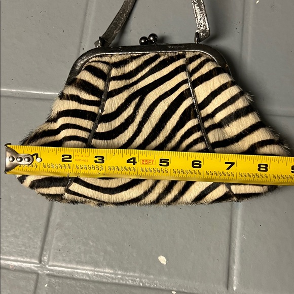 🔥VINTAGE Zebra Print Clutch with Silver Metal Frame and Handle - Picture 7 of 8